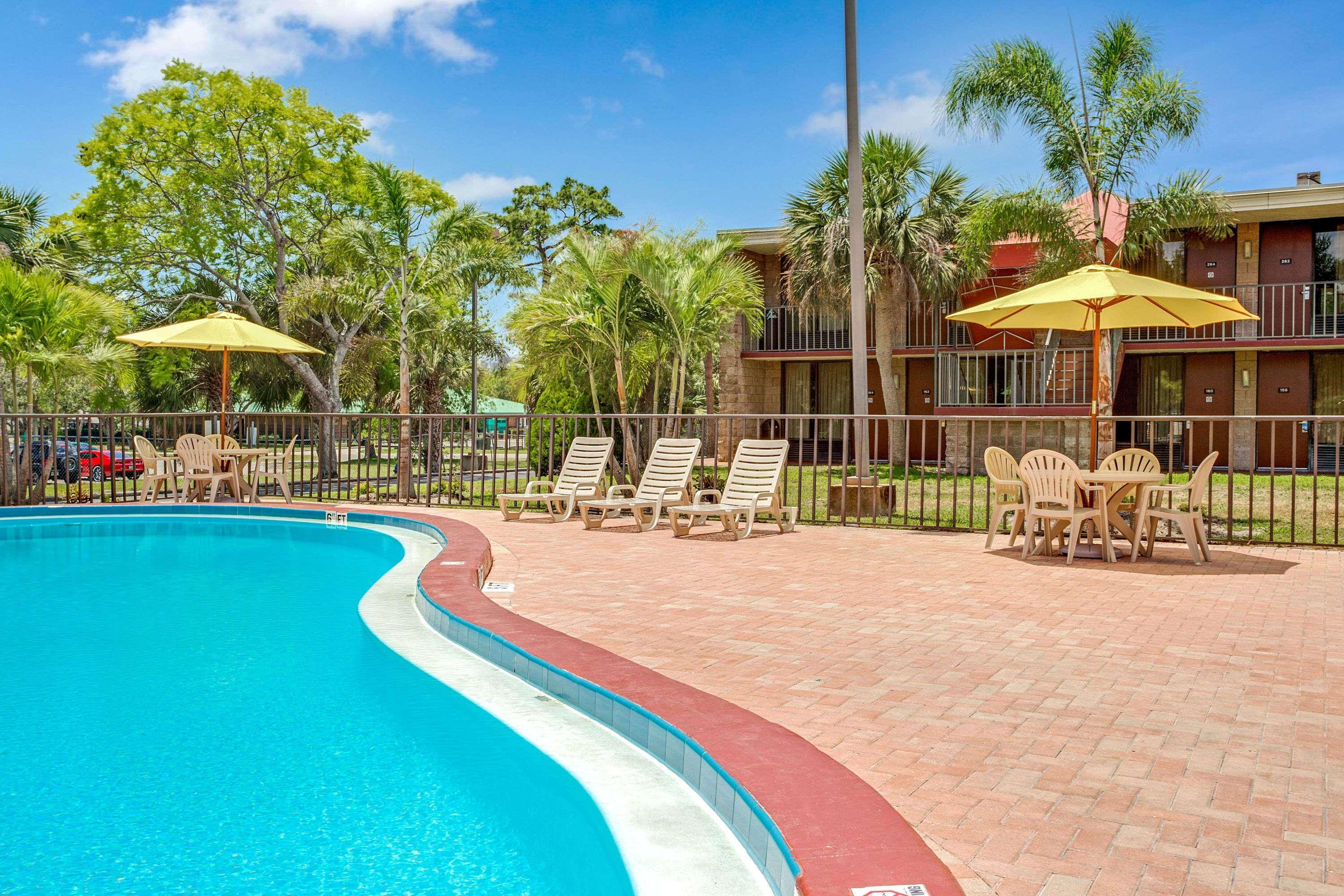 Days Inn By Wyndham Bradenton - Near The Gulf Exterior foto